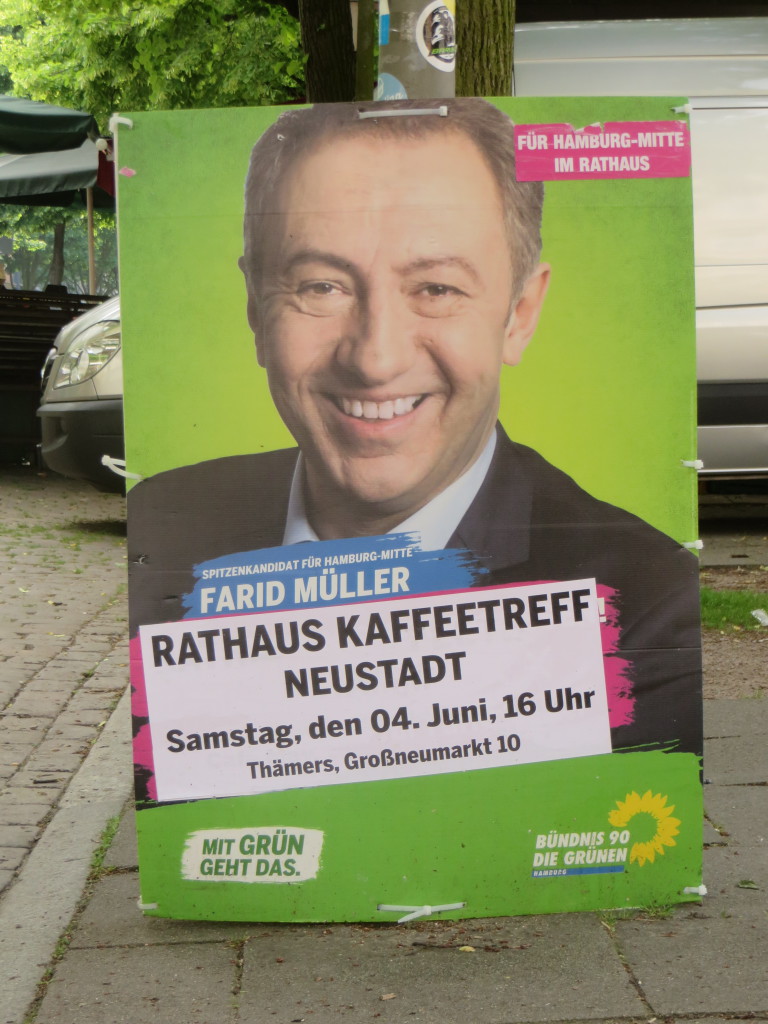 Farid Müller zeigt seine Zahnleiste