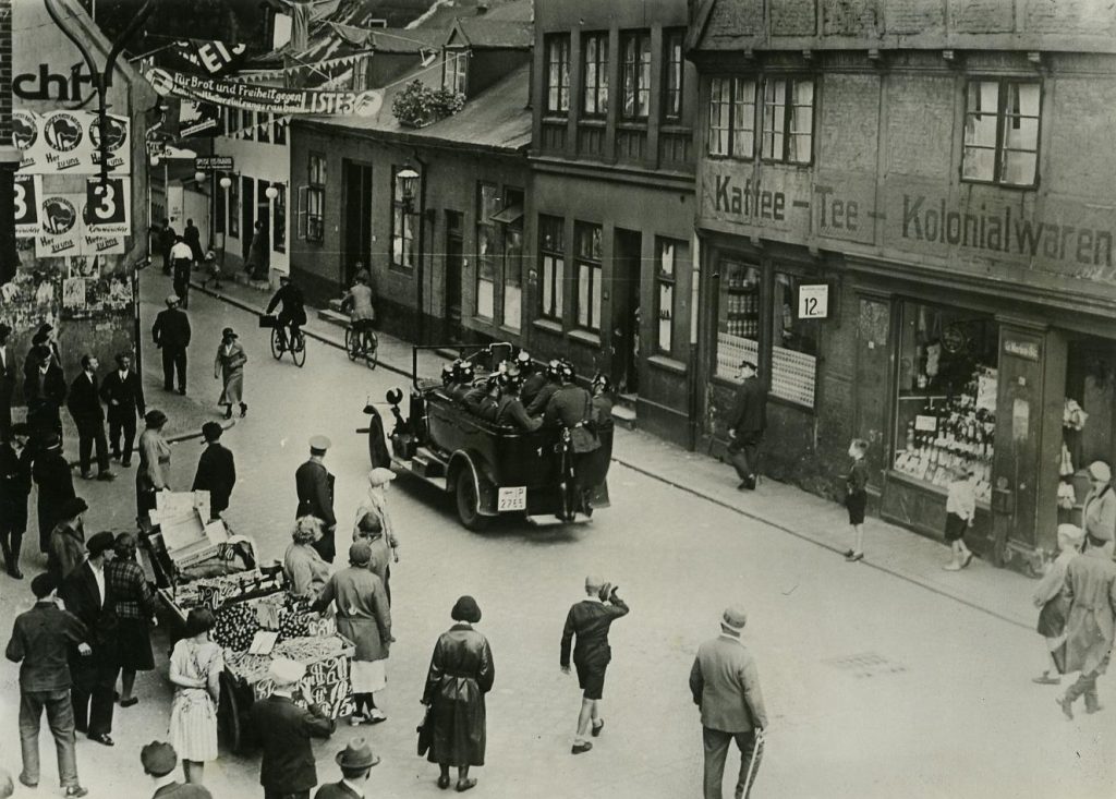 Mannschaftswagen der Polizei. Fotografiert am 18. Juli 1932