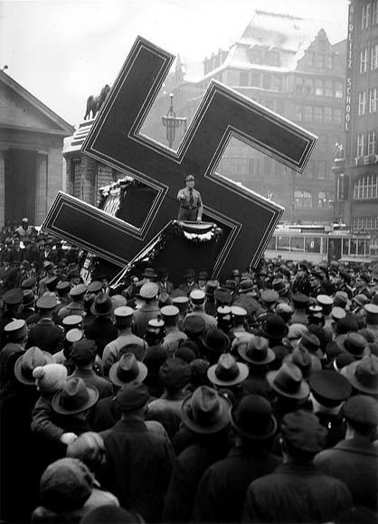 1. Dezember 1933 Hamburg, Mönckebergstraße